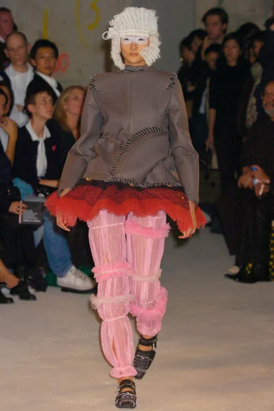 Look 16